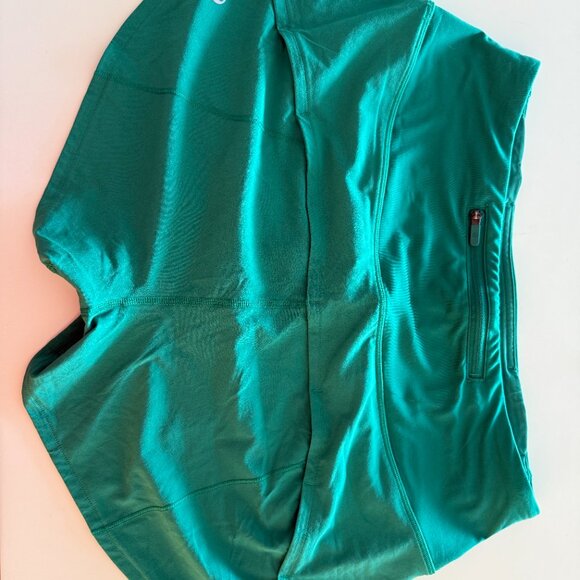 Lululemon Hotty Hot Low-Rise Lined Short 4", size 8, worn twice - Picture 4 of 6